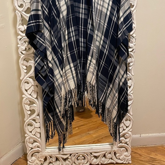LF Wrap/Shawl - Picture 4 of 5